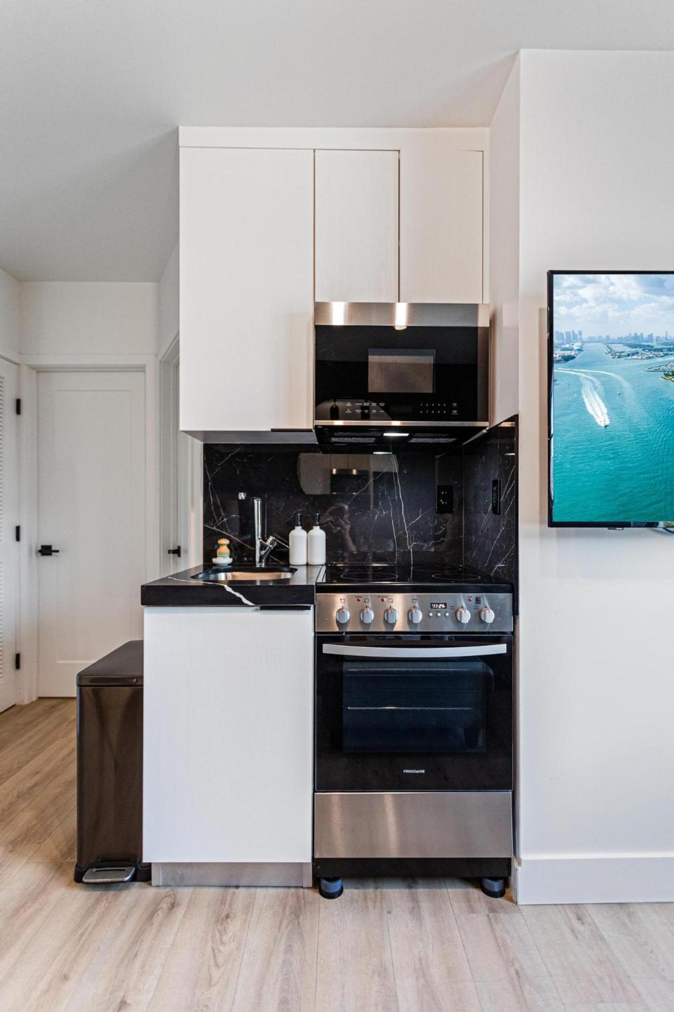 Lux Retreat By Renzzi Apartment Miami Exterior photo