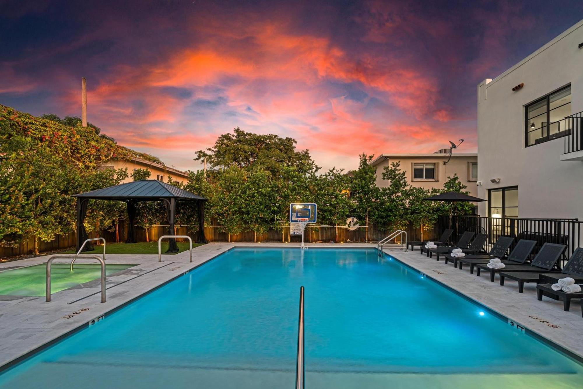 Lux Retreat By Renzzi Apartment Miami Exterior photo